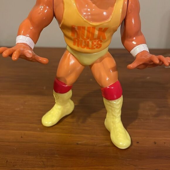Vintage Hasbro Hulk Hogan Figure - Picture 3 of 9